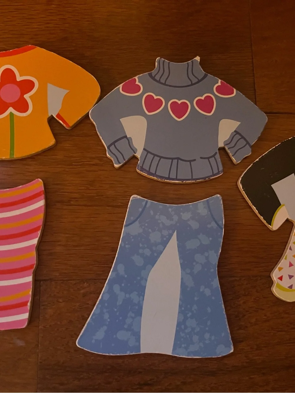 Melissa & Doug Magnetic Dress up Maggie Leigh Wooden doll & Clothing